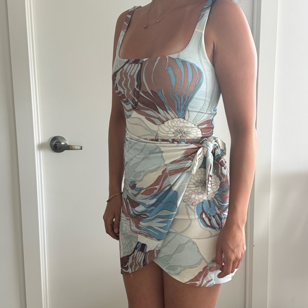 Wilfred / Aritzia Blue and Brown Floral Mini Wrap Dress (Saturn Mini Dress)